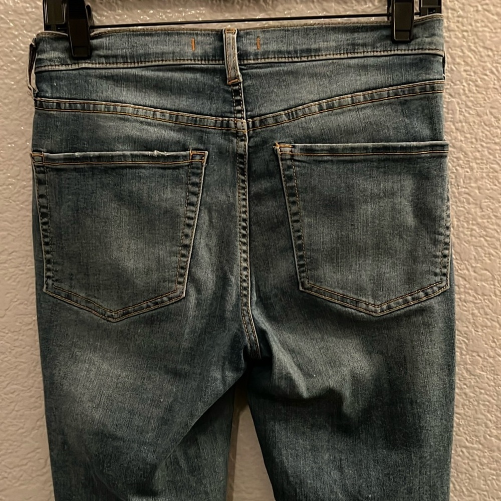 Free People Dark Wash High Rise Busted Knee Distressed Skinny Jean Size 27 - Picture 5 of 6